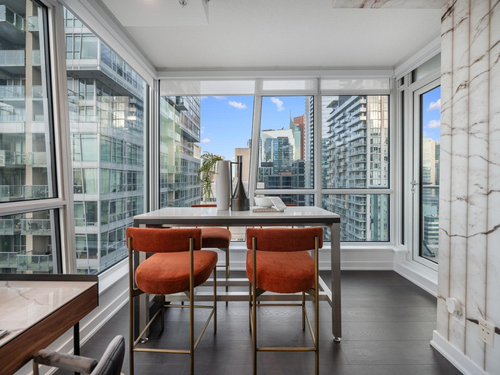 Nobu - Toronto's Entertainment District Apartment *